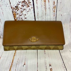 Coach wallet w/ tags